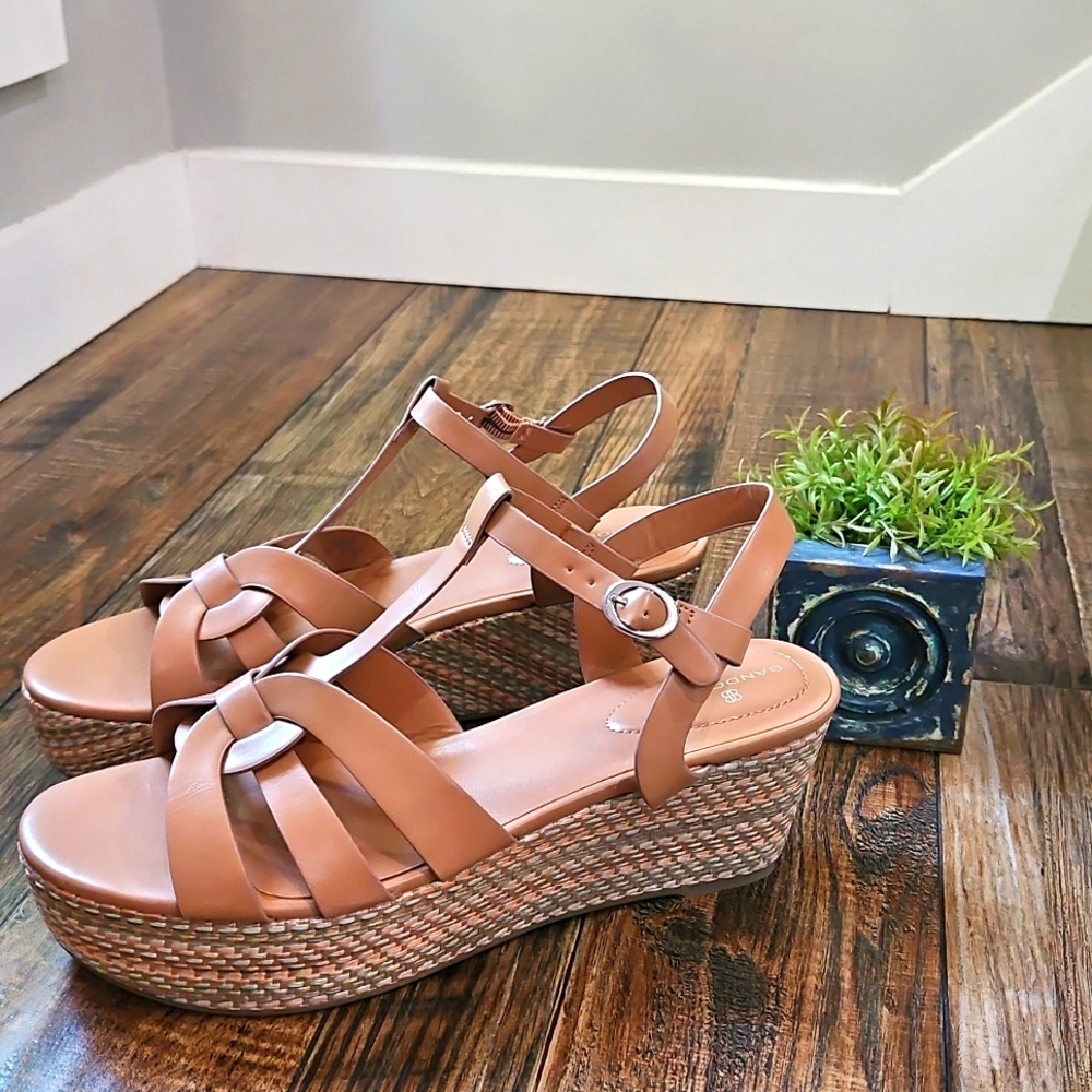 NWOT Bandolino Women's Tan Wedge Heel‎ Espadrille Strappy Sandals. Size 11
